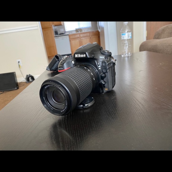 Nikon D800 Camera With Battery, Charger And lens - Picture 7 of 7